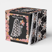 Whimsical Lace Ghost Illustration mit floral Geschenkschachtel (Rückseite)