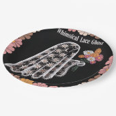Whimsical Lace Ghost Illustration mit floral Pappteller (Schrägansicht)