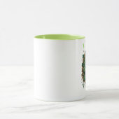 Whimsical Leprechaun Savoring a Pint Tasse (Zentrum)