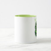 Whimsical Leprechaun trinkt ein Frothbier Tasse (Zentrum)