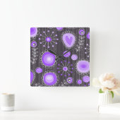 Whimsical lila graue Herzen und Blume blumenreich Quadratische Wanduhr (Zuhause)