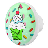 Whimsical Lime Green Cupcake mit Cherry oben Keramikknauf (Rechts)