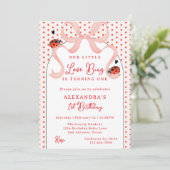 Whimsical Little Love Bug Ladybug 1st Birthday Einladung (Stehend Vorderseite)