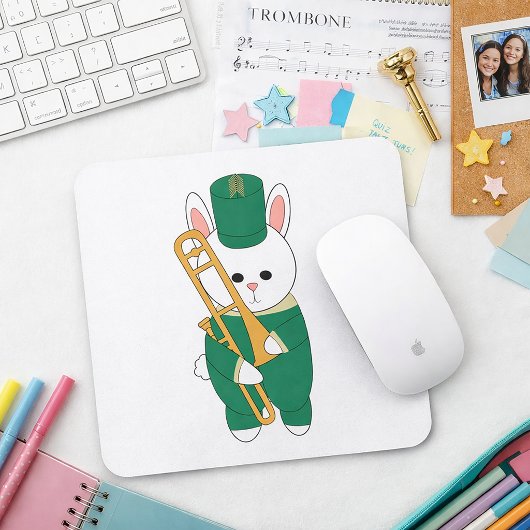 Whimsical Marching Bunny Musician Trombone Grün  Mousepad