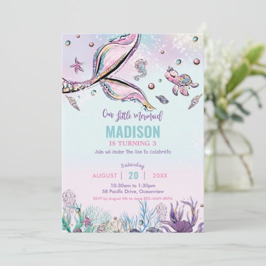 Whimsical Mermaid Schwanz Under Sea Birthday Einladung (Stehend Vorderseite)