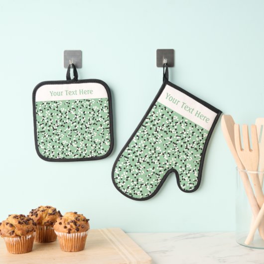 Whimsical Mint Polka Dot Doodles Pattern Ofenhandschuh & Topflappen-Set (Insitu (Hängend))