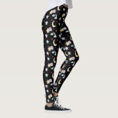 Whimsical Moon, Stars und Wolkenmuster auf schwarz Leggings (Rechts)