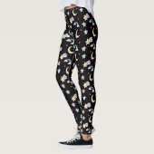 Whimsical Moon, Stars und Wolkenmuster auf schwarz Leggings (Links)