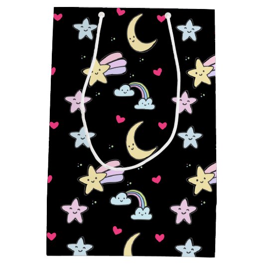 Whimsical Moon, Stars und Wolkenmuster auf schwarz Mittlere Geschenktüte (Rückseite)