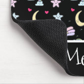 Whimsical Moon, Stars und Wolkenmuster auf schwarz Mousepad (Ecke)