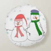 Whimsical Mr. und Mrs. Snowman Snowing Winterkunst Rundes Kissen (Rückseite)