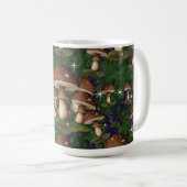 Whimsical Mushroom Forest Tasse - Verzaubernde Nat (VorderseiteRechts)