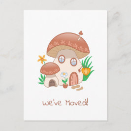 Whimsical Mushroom House Wir bewegten uns Ankündigungspostkarte
