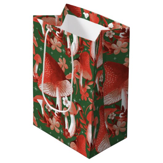 Whimsical Mushroom Magie rot und grün Mittlere Geschenktüte (Vorderseite Schrägansicht)