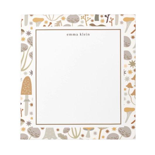 Whimsical Mushroom Pattern Individuelle Name Notizblock (Vorderseite)