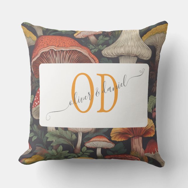 Whimsical Mushroom Pattern mit Namen und Monogramm Kissen (Vorderseite)
