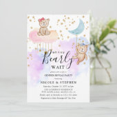 Whimsical Niedlich Bearly Wait Gender Reveal Party Einladung (Stehend Vorderseite)
