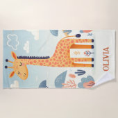 Whimsical Niedlich Giraffe in Savanna Strandtuch (Vorderseite)