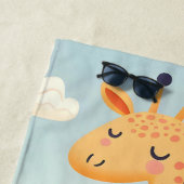 Whimsical Niedlich Giraffe in Savanna Strandtuch (Beispiel)