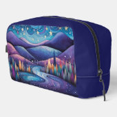 Whimsical Night - Fluss, Bäume und Berge Waschbeutel (Rechte Ecke)