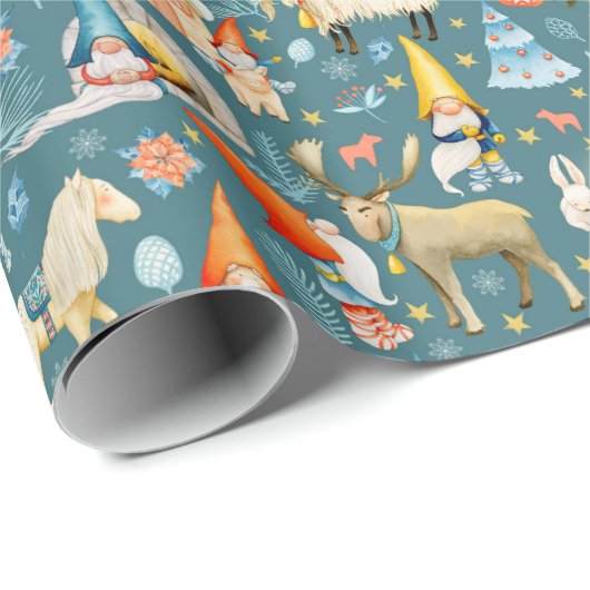 Whimsical Nordic Christmas Gnomes mit Tieren Geschenkpapier (Rolleneckpunkt)