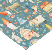 Whimsical Nordic Christmas Gnomes mit Tieren Tischdecke (Schrägansicht)