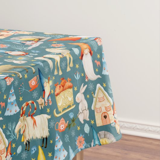 Whimsical Nordic Christmas Gnomes mit Tieren Tischdecke (Beispiel)