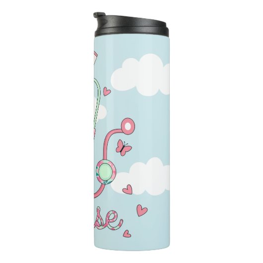 Whimsical Nurse Stethoscope Butterfly Clouds Thermosbecher (Nach rechts gedreht)