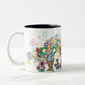 Whimsical Old Man: Butterfly Garden & Bubbles Zweifarbige Tasse (Links)