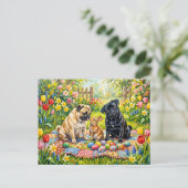 Whimsical Oster-Picknick-Mops-Hunde-Illustration Postkarte (Stehend Vorderseite)