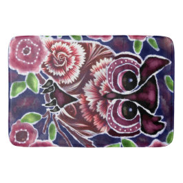Whimsical Owl auf Blütenzweig Rosa Blau Badematte