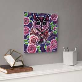 Whimsical Owl auf Blütenzweig Rosa Blau Quadratische Wanduhr