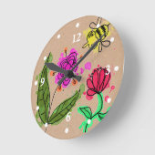 Whimsical Painted Flowers and Bee Clock Runde Wanduhr (Winkel)