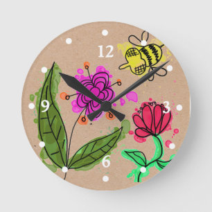 Whimsical Painted Flowers and Bee Clock Runde Wanduhr