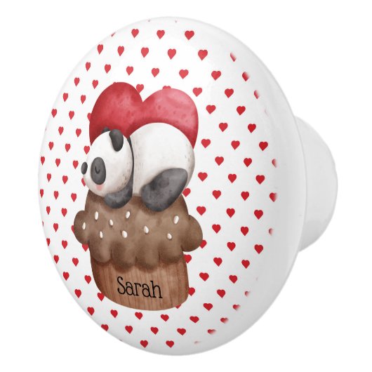 Whimsical Panda Bär auf einem Cupcake Mit Monogram Keramikknauf (Rechts)