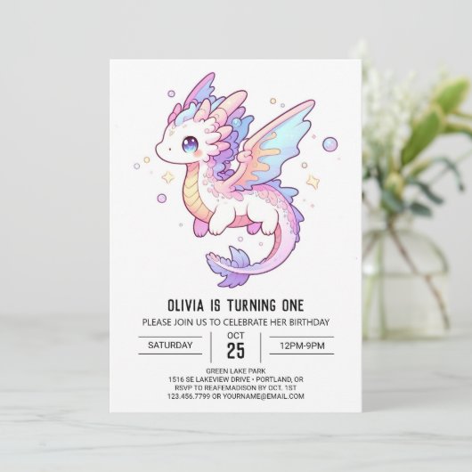 Whimsical Pastel Dragon 1. Geburtstag Einladung (Stehend Vorderseite)