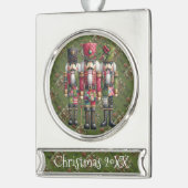 Whimsical Patchwork Weihnachts-Nussknacker-Trio Banner-Ornament Silber (Links)