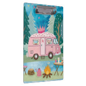 Whimsical Pink Camper Van Camping Scene Klemmbrett (Rechts)