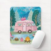 Whimsical Pink Camper Van Camping Scene Mousepad (Mit Mouse)