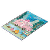 Whimsical Pink Camper Van Camping Scene Notizblock (Linke Seite)