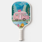 Whimsical Pink Camper Van Camping Scene Pickleball Schläger (Rückseite)