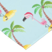 Whimsical Pink Flamingo Tropical Christmas Pattern Tischdecke (Schrägansicht)