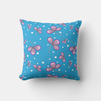 Whimsical Pink Three-Petal Throw Pillow Kissen