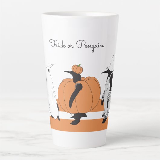 Whimsical Pumpkin Penguin Funny Halloween Milchtasse (Vorderseite)