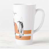 Whimsical Pumpkin Penguin Funny Halloween Milchtasse (Rechts)