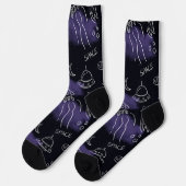 Whimsical Purple Outer Space Seamless Pattern Socken (Linkes Detail)
