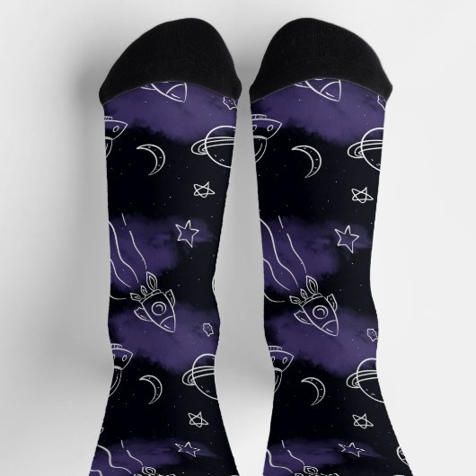 Whimsical Purple Outer Space Seamless Pattern Socken (Oben)