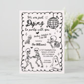 Whimsical Quirky Hand Drawn Skelett Halloween Einladung (Stehend Vorderseite)