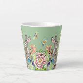 Whimsical Rabbit Minze Green Chinoiserie Floral Milchtasse (Vorderseite)