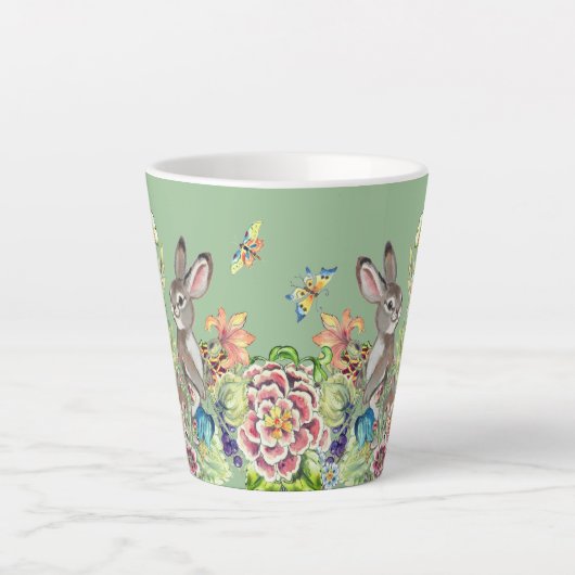Whimsical Rabbit Minze Green Chinoiserie Floral Milchtasse (Vorderseite)